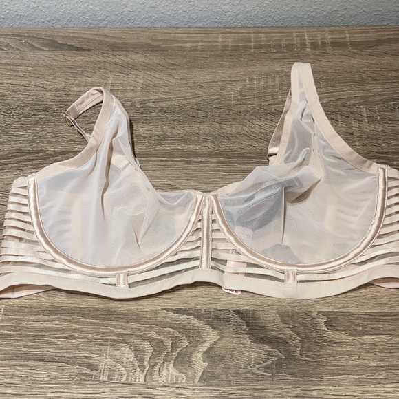 Victoria’s Secret Lace Bra 38DD New NWT sports - Picture 1 of 11